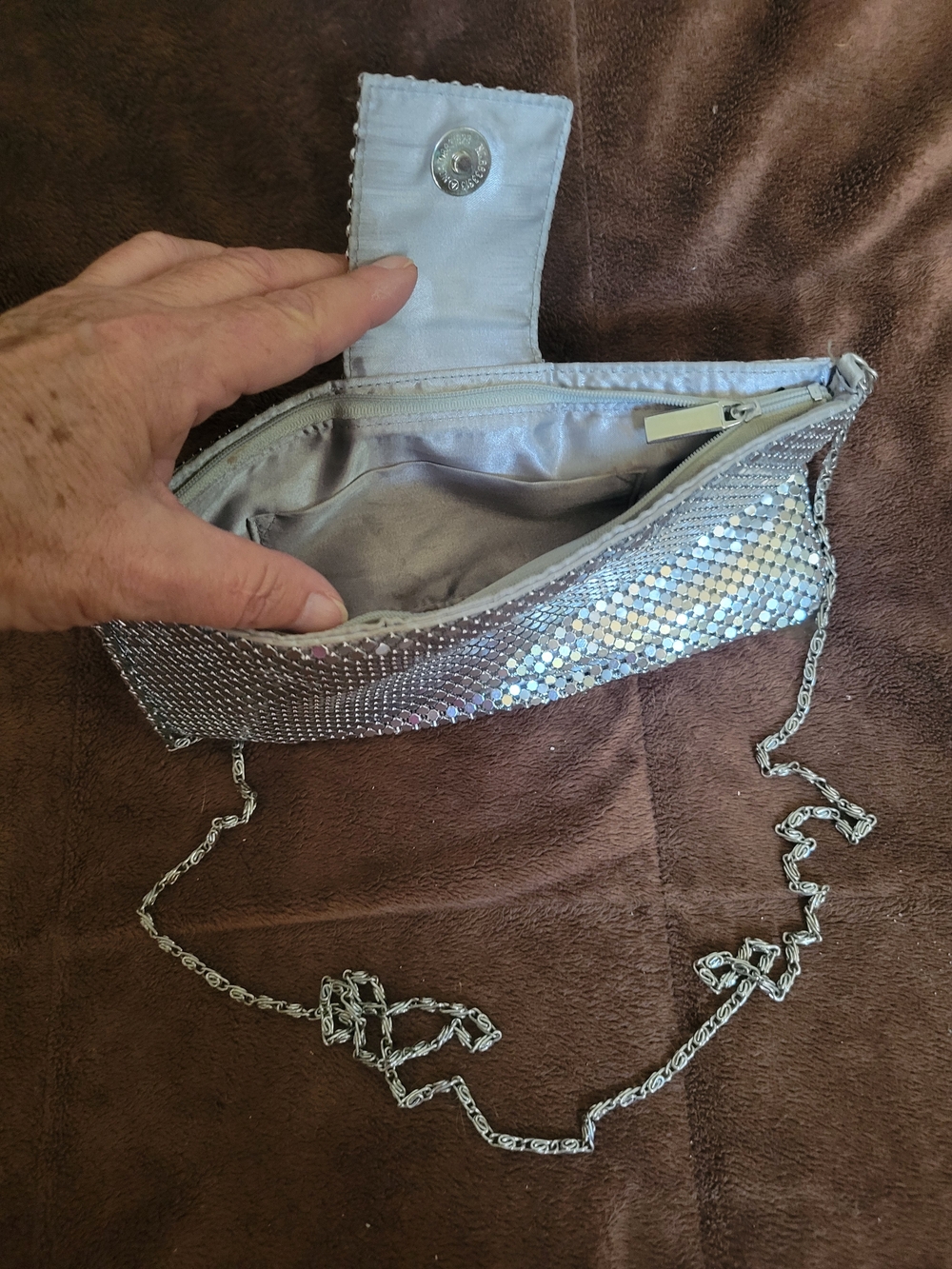 Source Unknown Shimmering Silver Mesh Clutch - Picture 5 of 5